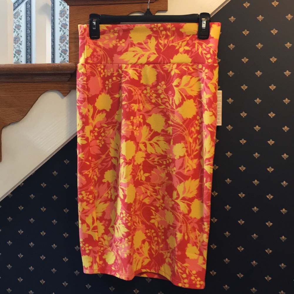 LulaRoe Cassie small skirt NWT